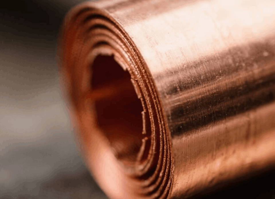 3月3日铜期货CU2604合约下跌1450元/吨，延续区间震荡